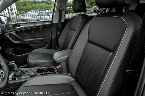 Used 2024 Volkswagen Tiguan SE w/ Panoramic Sunroof Package image 2
