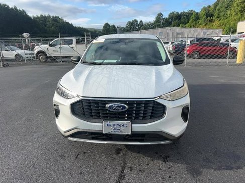 Certified 2025 Ford Escape Active w/ Cold Weather Package image 3