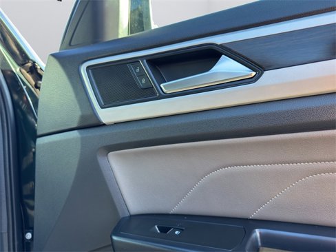 Used 2021 Volkswagen Atlas SE w/ Panoramic Sunroof Package image 17