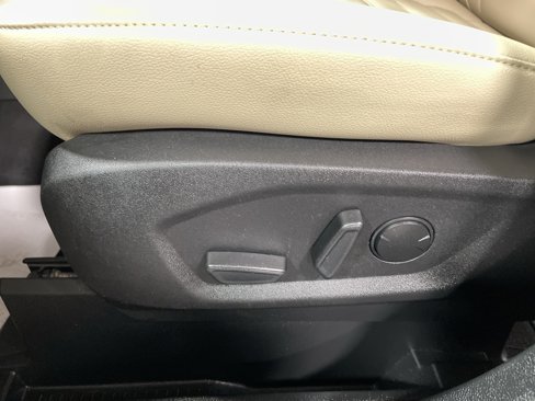 Used 2024 Ford Edge SEL image 10