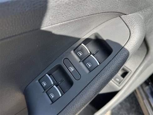 Used 2016 Volkswagen Jetta SE image 13
