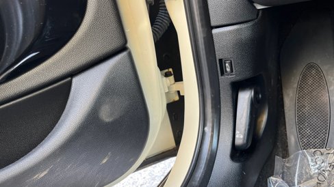 Used 2015 MINI Cooper 4-Door Hardtop image 16