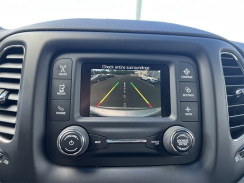 Used 2018 Jeep Compass Latitude image 22
