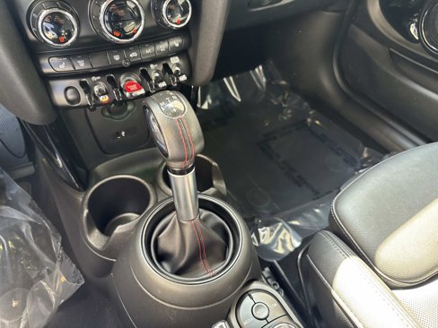 Used 2019 MINI Cooper S w/ Signature Upholstery Package image 19