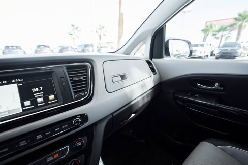 Used 2016 Kia Sedona SX Limited image 50