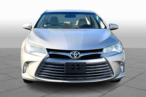 Used 2016 Toyota Camry LE image 3