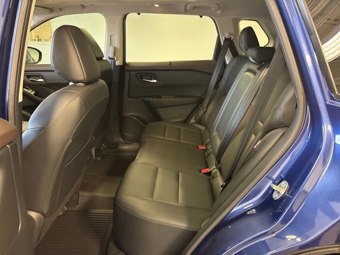 Used 2022 Nissan Rogue SV w/ SV Premium Package image 14