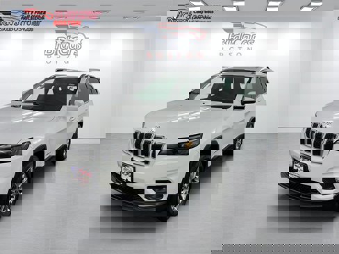 Used 2019 Jeep Cherokee Latitude Plus w/ Cold Weather Group image 1