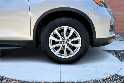 Used 2019 Nissan Rogue SV image 8