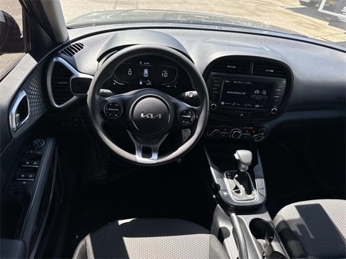 Used 2023 Kia Soul LX w/ LX Technology Package image 12
