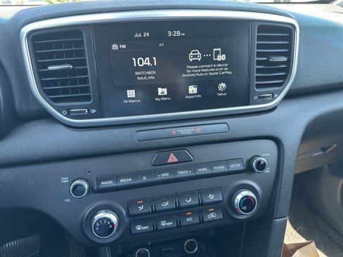 Used 2022 Kia Sportage LX image 3