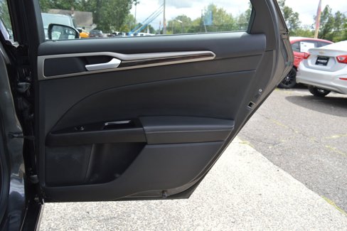 Used 2015 Ford Fusion SE w/ Equipment Group 202A image 28