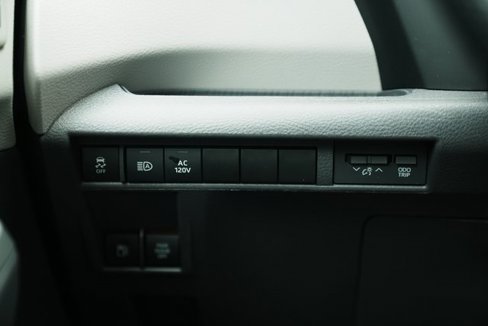 Used 2024 Toyota Sienna Limited image 36