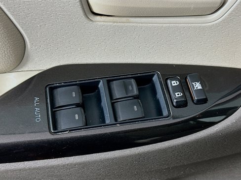 Used 2013 Toyota Sienna LE image 15