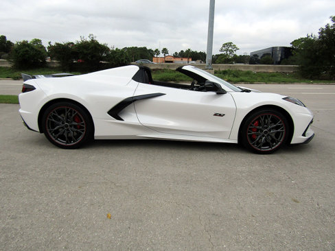 Used 2023 Chevrolet Corvette Stingray Premium Conv w/ Z51 Performance Package image 4