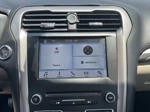 Used 2017 Ford Fusion SE w/ Fusion SE Technology Package image 15