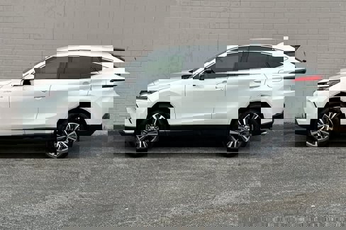 Used 2021 Toyota Venza LE image 9