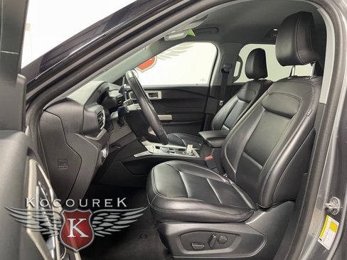 Used 2022 Ford Explorer XLT w/ Equipment Group 202A image 11