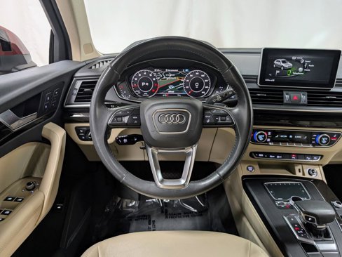 Used 2018 Audi Q5 Prestige w/ Prestige Package image 2