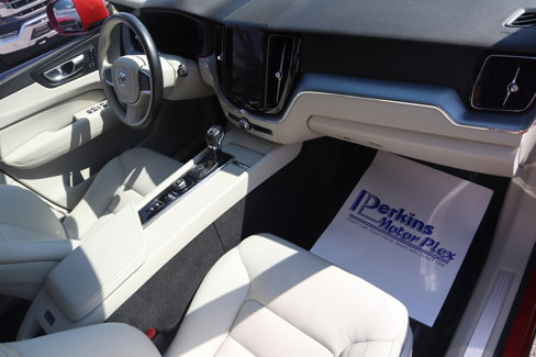 Used 2020 Volvo XC60 T5 Momentum image 31