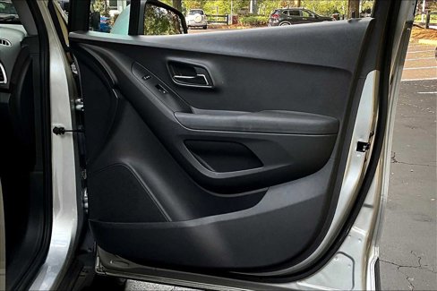 Used 2017 Chevrolet Trax LT w/ LT Convenience Package image 21