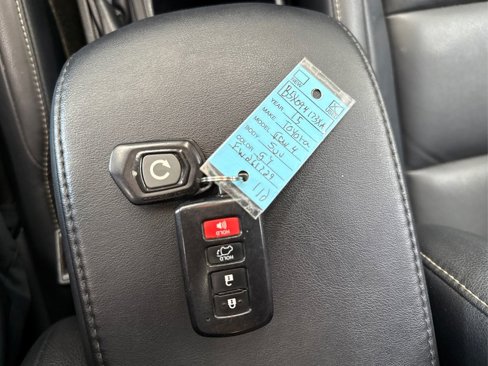 Used 2015 Toyota RAV4 Limited image 39