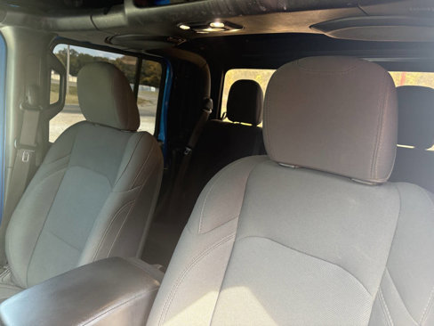 Used 2022 Jeep Gladiator Sport image 17