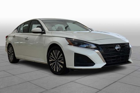 Used 2023 Nissan Altima 2.5 SV image 2
