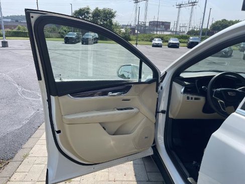 Used 2017 Cadillac XT5 Luxury w/ Driver Awareness Package image 18