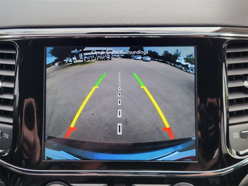 Used 2019 Jeep Grand Cherokee Altitude image 15