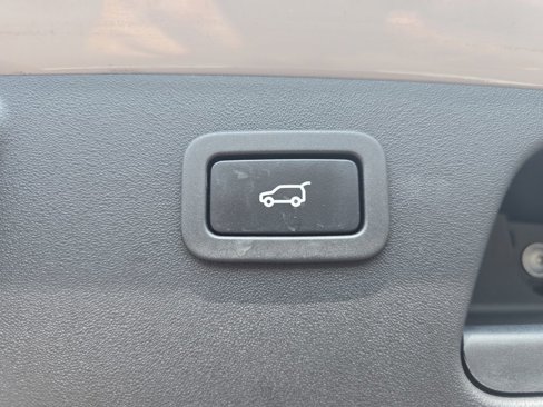 Used 2020 Jaguar E-PACE R-Dynamic S image 14
