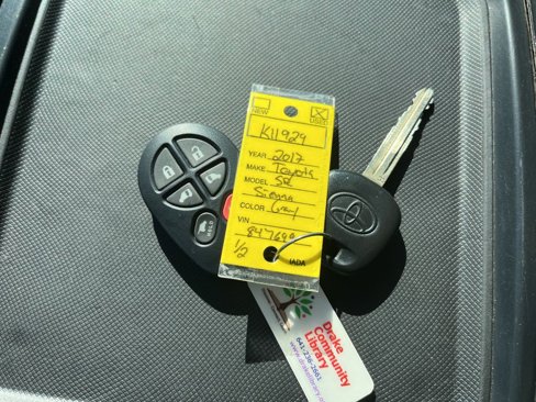 Used 2017 Toyota Sienna SE image 24