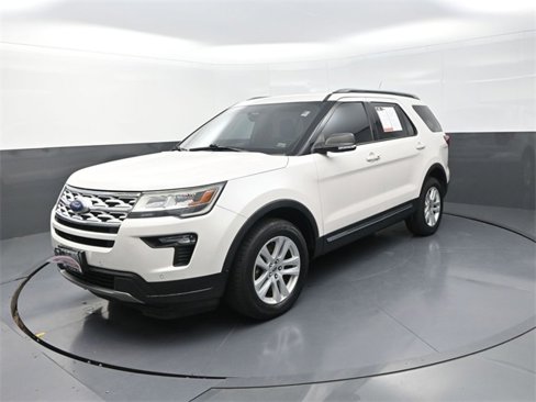 Used 2019 Ford Explorer XLT w/ Equipment Group 202A image 3