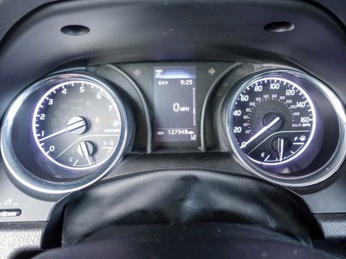 Used 2019 Toyota Camry SE image 5