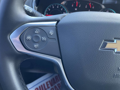 Used 2023 Chevrolet Traverse LT w/ Rear Camera Mirror Package image 19