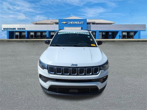 Used 2023 Jeep Compass Latitude image 9