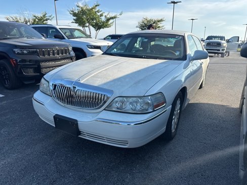 Used 2004 Lincoln Town Car Ultimate image 1