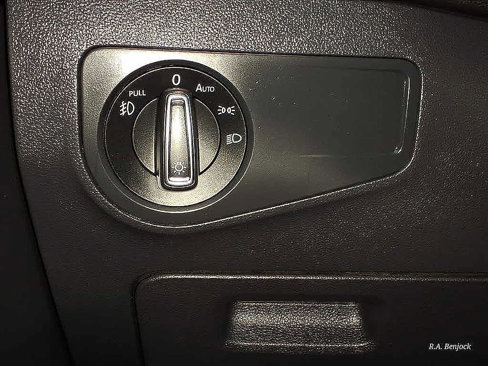 Used 2018 Volkswagen Tiguan SEL image 16