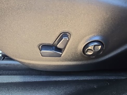 Used 2019 Jeep Cherokee Trailhawk w/ Cold Weather Group image 32