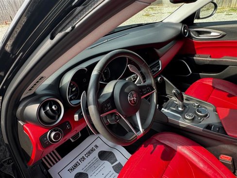 Used 2017 Alfa Romeo Giulia w/ Sport Appearance Package image 28
