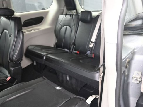 Used 2020 Chrysler Voyager Lxi image 23