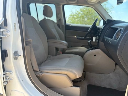 Used 2014 Jeep Patriot Latitude image 11