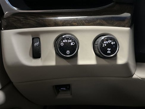 Used 2018 Cadillac Escalade ESV Premium Luxury image 27
