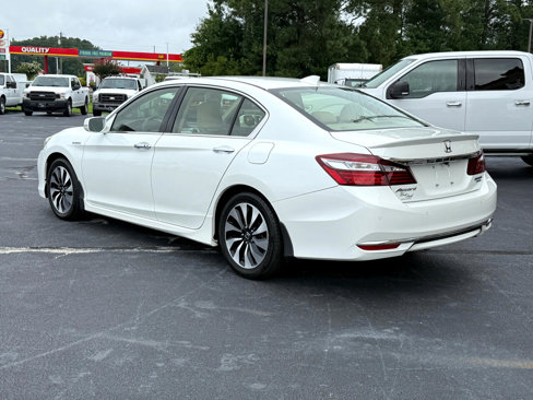 Used 2017 Honda Accord Touring image 3