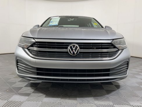 Used 2024 Volkswagen Jetta SE image 5