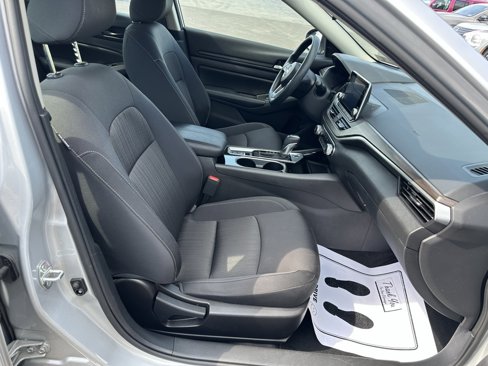Used 2024 Nissan Altima 2.5 SV image 19
