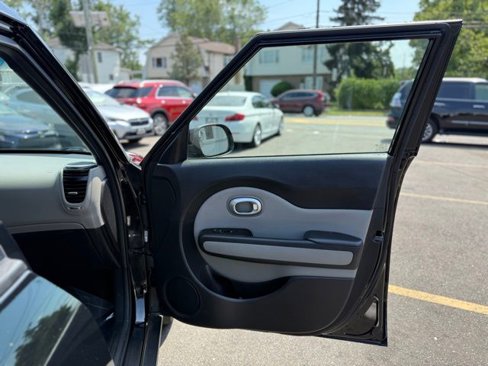 Used 2016 Kia Soul image 29