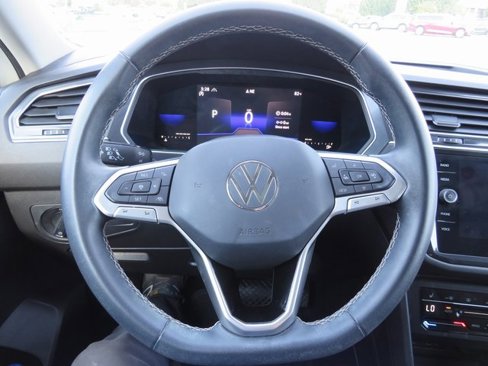 Used 2022 Volkswagen Tiguan SE image 11