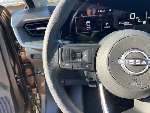 Used 2025 Nissan Kicks SV image 16