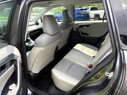 Used 2020 Toyota RAV4 XLE Premium image 21